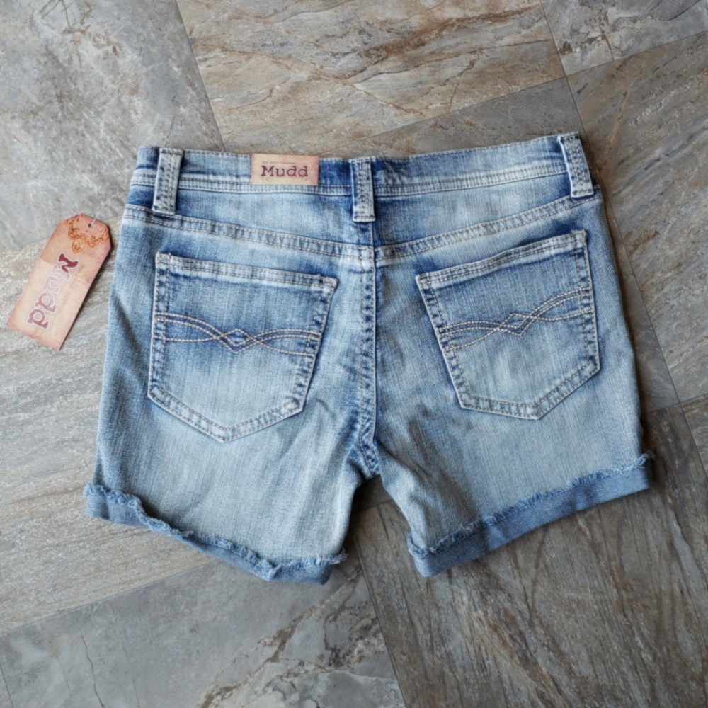 NWT Mudd size 9
Denim Jean Shorts - Picture 2 of 5